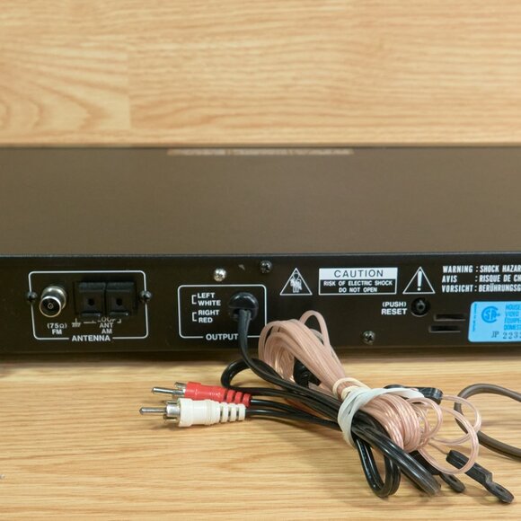 Akai AT-A301 Quartz Synthesizer AM/FM Receiver Tuner, Tested and Working - Picture 5 of 8